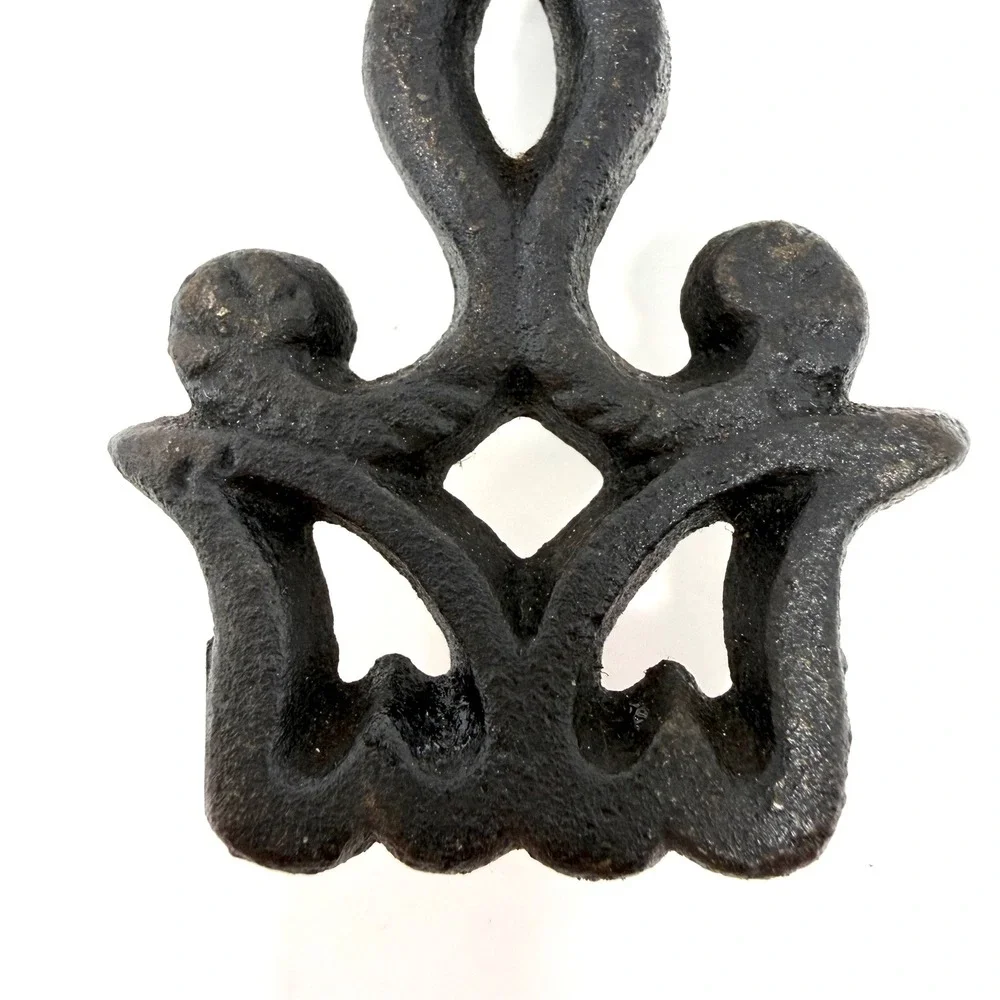 Vintage Cast Iron Eagle Heart Laurel Wreath Trivet‎ Black Americana Decor 9 inch